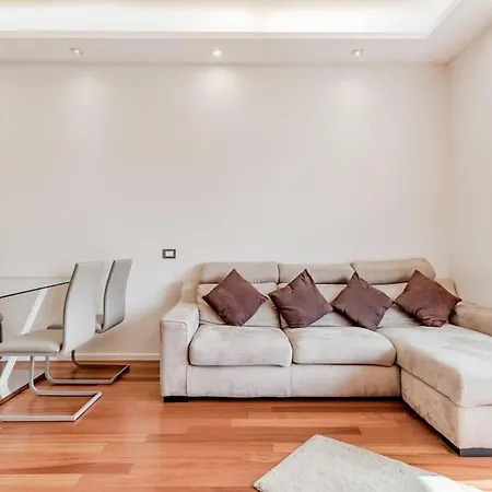 Luxury Front Of Cavalieri Hilton דירה *