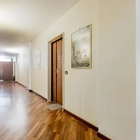 Luxury Front Of Cavalieri Hilton דירה *