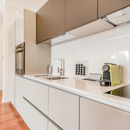 Luxury Front Of Cavalieri Hilton Apartment